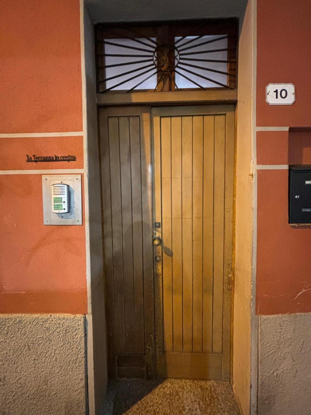 La Terrazza In Centro Apartment Тревильо Екстериор снимка